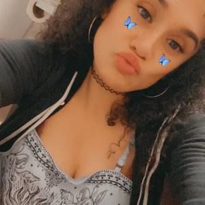 Meet your Posher, Claudia